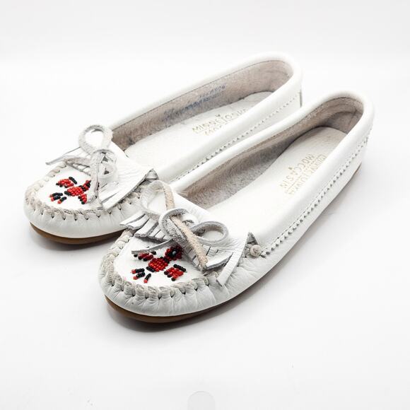 Minnetonka Shoes - Minnetonka Women’s Flats Beaded Moccasin Boho Folk Moccasin Classic Leather Sz 6